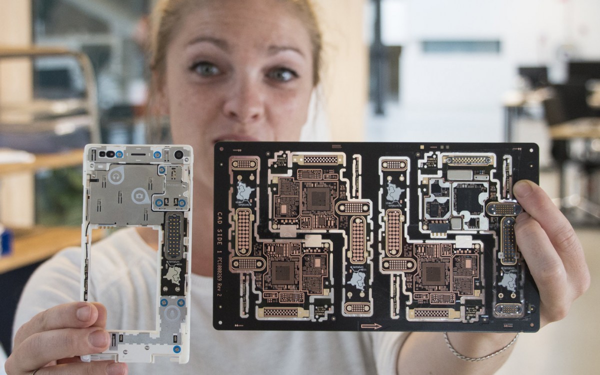 En smarttelefon inneholder omlag 30 milligram gull, i følge telefonprodusenten Fairphone. Foto: Fairphone