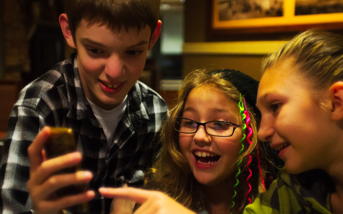 children playing with phone photo kyle mahaney children playing with phone photo kyle mahaney