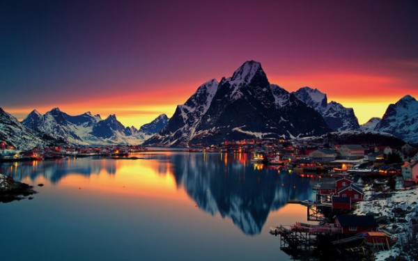 Utviklingen av reiselivsnæringen i Lofoten er viet et kapittel i boken. Foto: Christian Bothner / nordnorge.com