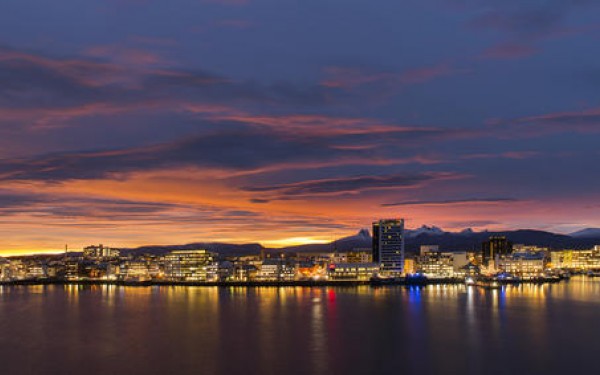 Sentrum og Rønvika burde være i fokus for byutviklingen i Bodø, mener kronikkforfatterne. Foto: Ernst Furuhatt