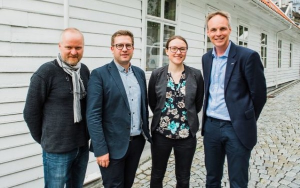 Fra venstre: seniorforsker Brigt Dale, Nordlandsforskning, Lars Henrik Paarup Michelsen (Norsk klimastiftelse), Ragnhild Freng Dale (Vestlandsforskning), Lars Strøm Prestvik (Kommunalbanken). Foto: C...