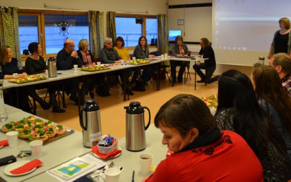 Deltakere på velferdsinnovasjonslunsjen. Foto: Cecilie Høj Anvik