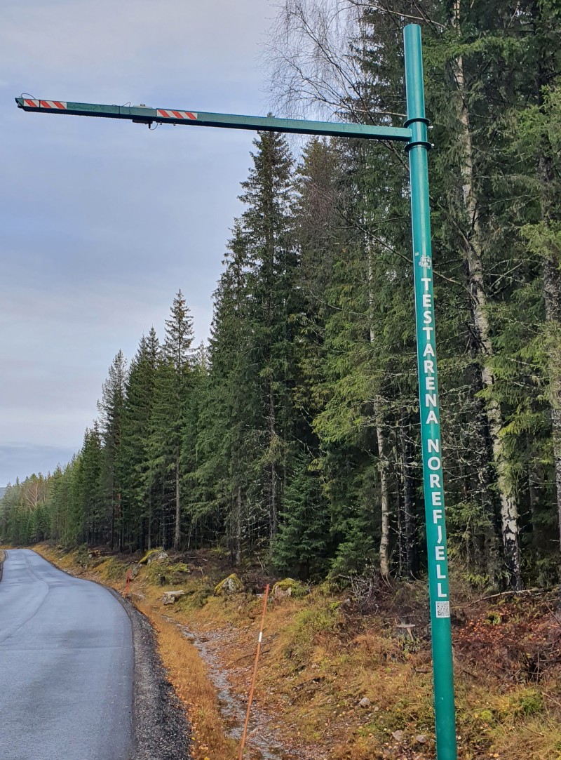 Høyteknologiske brøytemaster gir verdifull informasjon om trafikk- og føreforhold. Foto: Visit Norefjell 