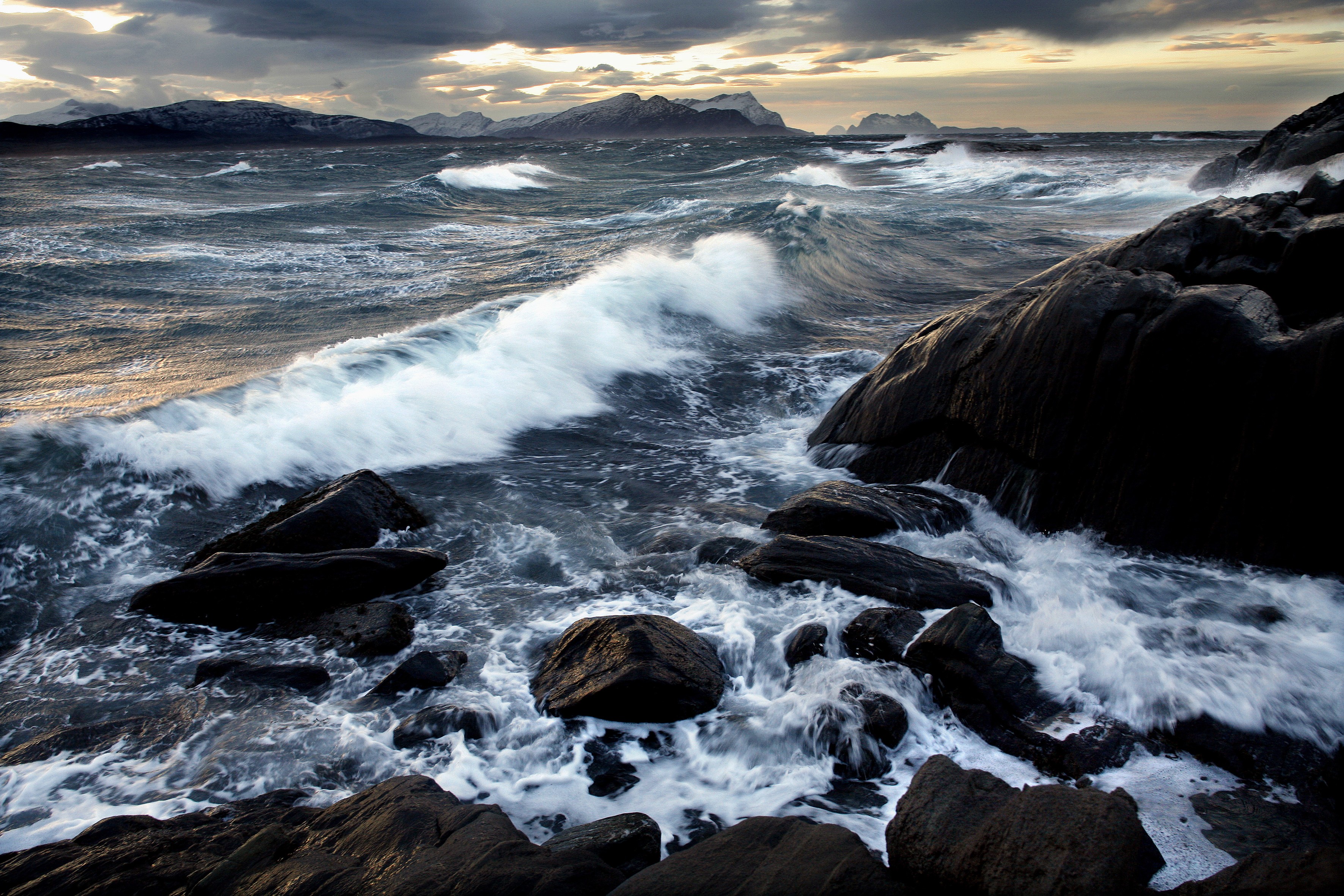 Storm i Saltenfjorden. Foto: Bjørn Erik Olsen / nordnorge.com